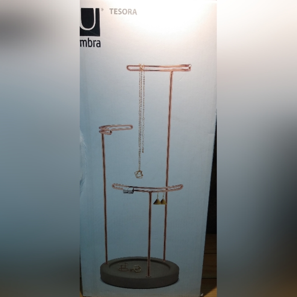 New in Box Umbra Jewelry Stand. Copper w/Resin Bottom. 16.25" T x 6.25" Diameter